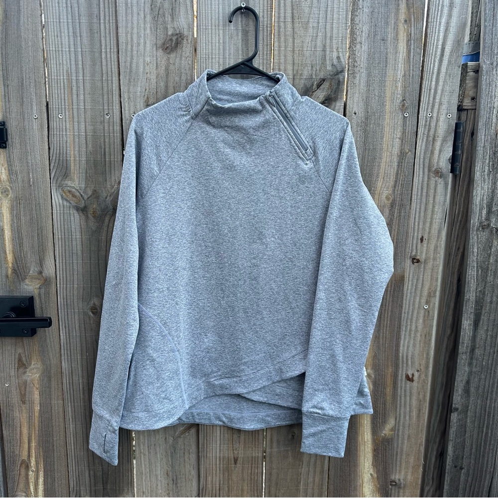 NWT Mondetta Harper B shirt in an ash melange color, size L.